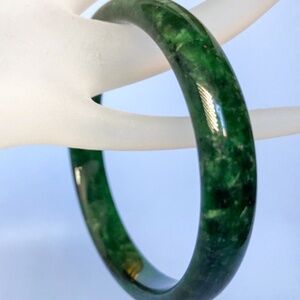 VINTAGE DARK GREEN NATURAL JADEITE BANGLE FROM BURMA